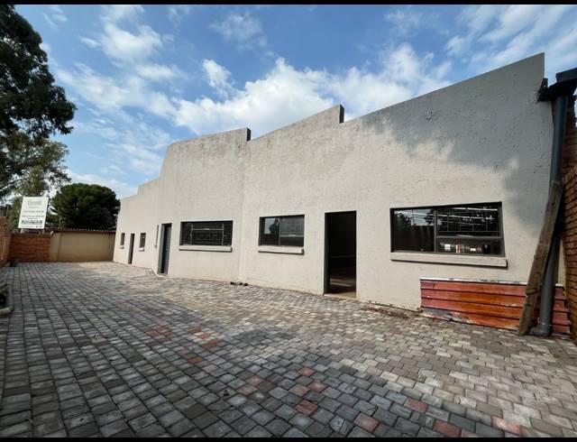 300M² WAREHOUSE TO LET IN HENNOPSPARK
